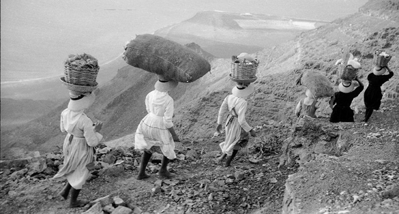 Vendedoras de pescado de La Graciosa. Autor Javier Reyes Acuña
