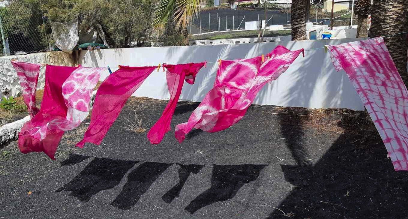 Tejidos teñidos con cochinilla